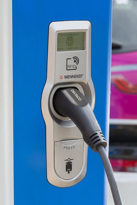 Produktbild Deltaco Typ 2 auf Typ 1 Kabel (Typ 2, 3.60 kW, 16 A, 10 m)
