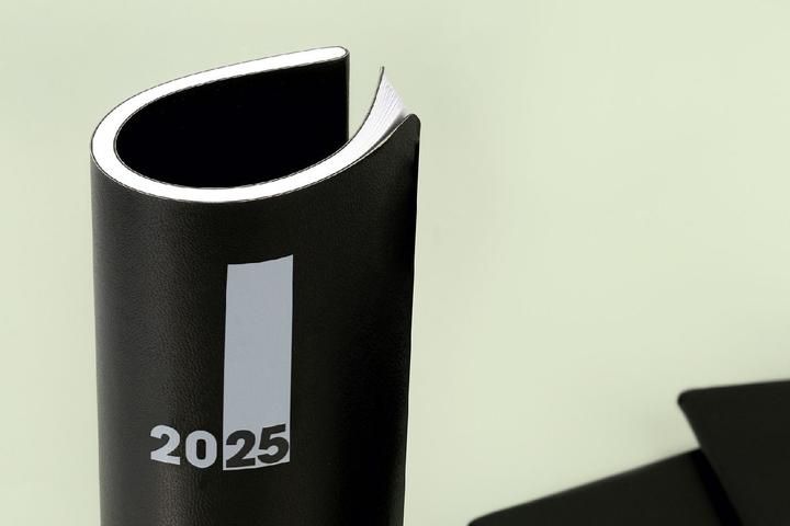 Produktbild Brunnen 1073933905 Buchkalender Modell 739 (2025) 'SlimLine'| 2 Seiten = 1 Monat| 170 × 240 mm| (17 x 24 cm, Englisch, Französisch)