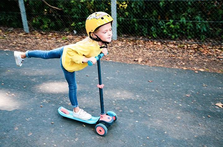 Image du produit Chillafish Scotti GLOW Trottinette à 3 roues avec frein et lumières LED