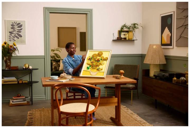 Actual product image LEGO Vincent van Gogh - Sunflowers (31215, LEGO DC, LEGO Rare Sets)