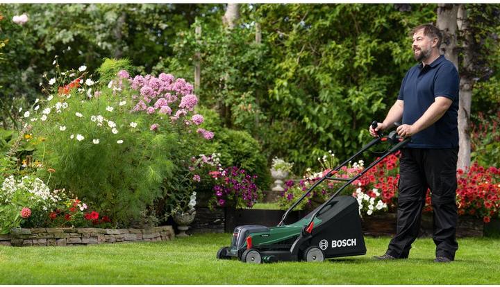 Productafbeelding Bosch Home & Garden UniversalRotak (Oplaadbare batterij)