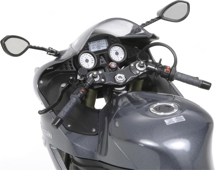 Actual product image Tamiya Kawasaki ZZR1400