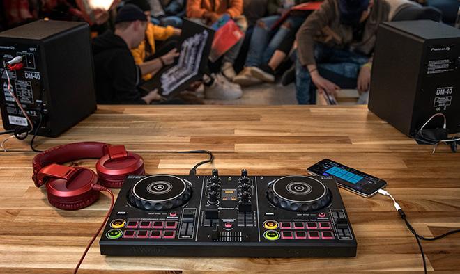 Actual product image Pioneer DJ DDJ-200
