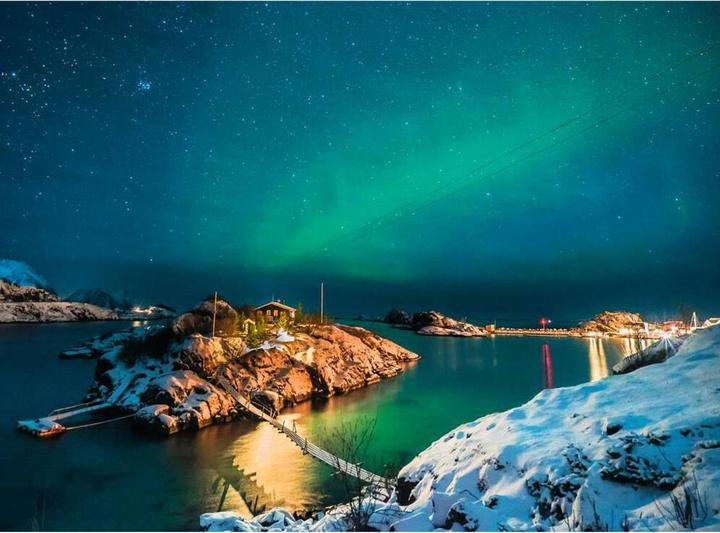 Actual product image Ravensburger Scandinavian Places - Northern Lights in Tromsø (500 pieces)