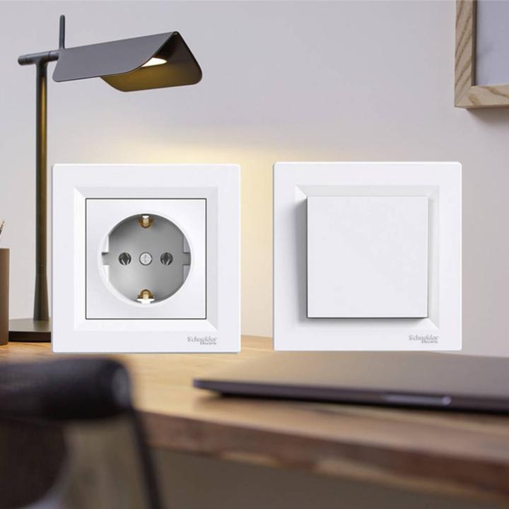 Actual product image Schneider Electric USB socket outlet Asfora White (glossy) EPH2770421D