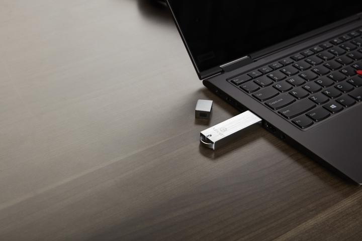 Immagine prodotto Kingston IronKey S1000 Enterprise (8 GB, USB-A, USB 3.0)