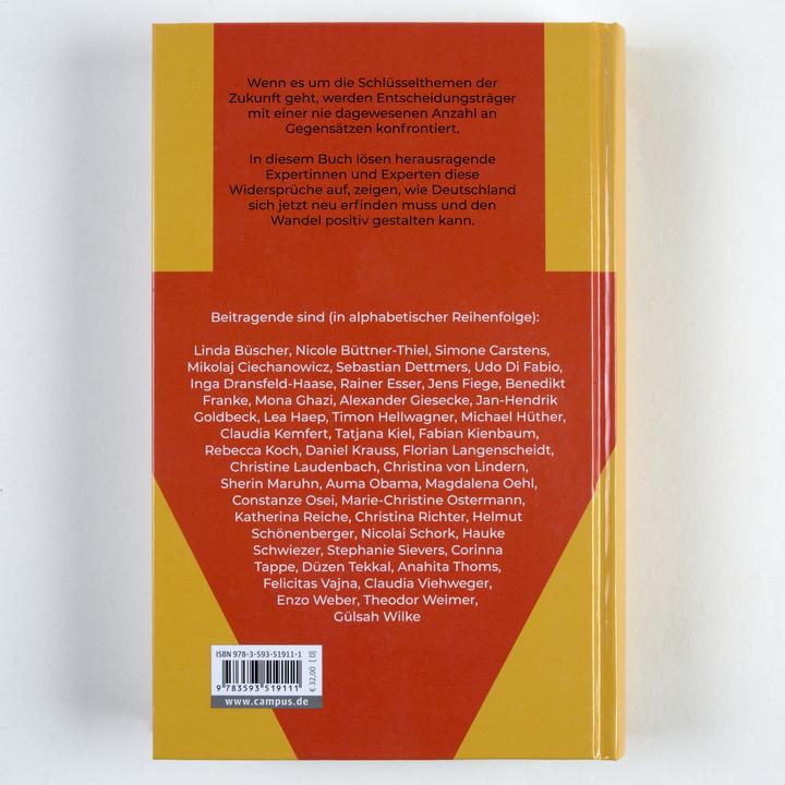 Actual product image Zukunft im Widerspruch (German, Gülsah Wilke, Hauke Schwiezer, Magdalena Oehl, Fabian Kienbaum, Sebastian Dettmers, Anahita Thoms, 2024)