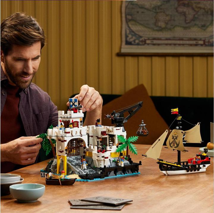Actual product image LEGO Eldorado Fortress 10320 (10320, LEGO Icons, LEGO Rare Sets)