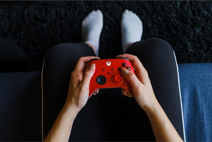 Actual product image Microsoft Xbox Wireless Controller - Pulse Red (PC, Xbox One X, Xbox Series X, Xbox One S, Xbox Series S)