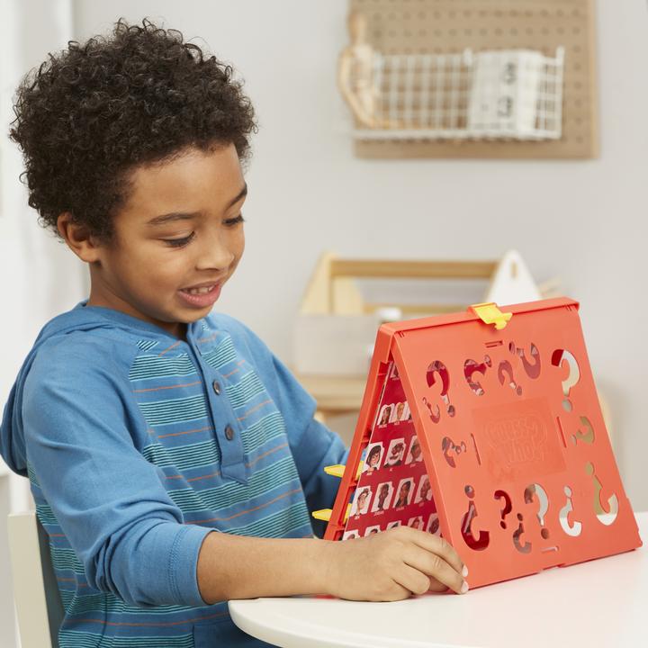 Actual product image Hasbro Gaming Who is it?? (German)