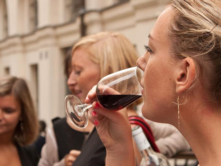 Immagine prodotto Smartbox In un hotel stellato di Parigi: enologia e degustazione di vini rinomati per 2 persone (2 pers.)