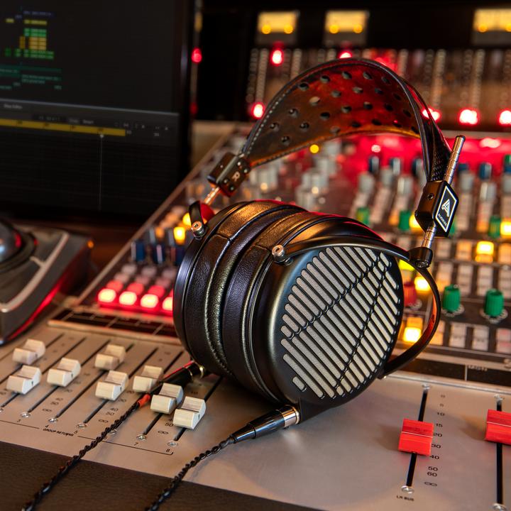 Produktbild Audeze LCD-MX4 (keine Geräuschunterdrückung, Kabelgebunden)
