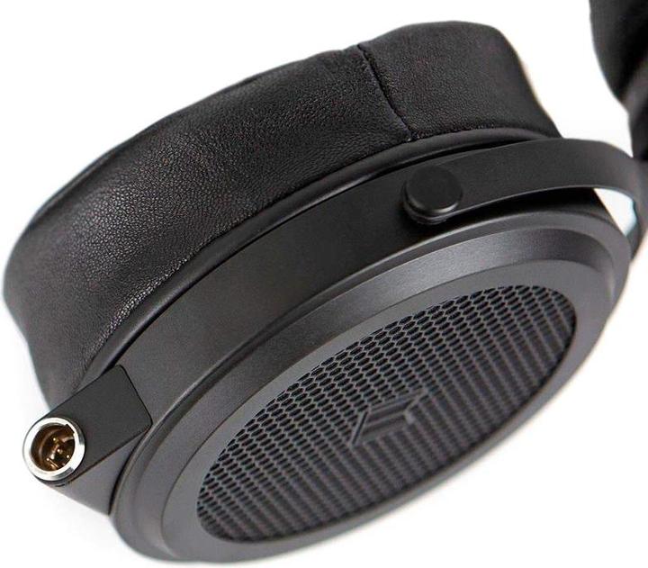 Actual product image Monoprice Monolith M1570 (No noise cancelling, Cable)