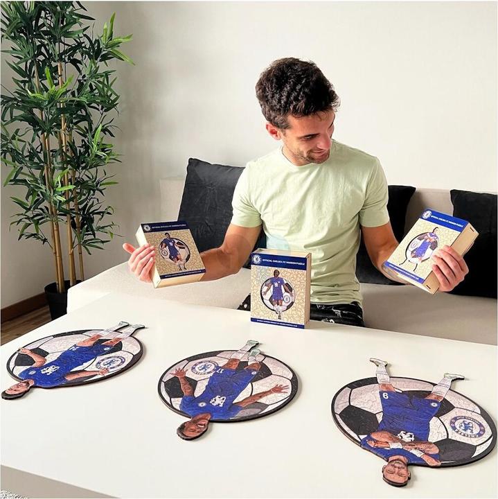Actual product image Iconic Chelsea FC - Reece James - Wooden Puzzle Size L (500 pieces) (500 pieces)