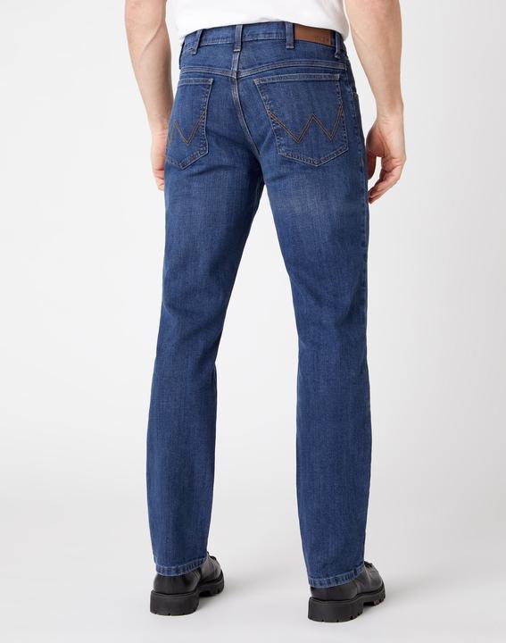 Actual product image Wrangler Authentic Straight (W32/L32)