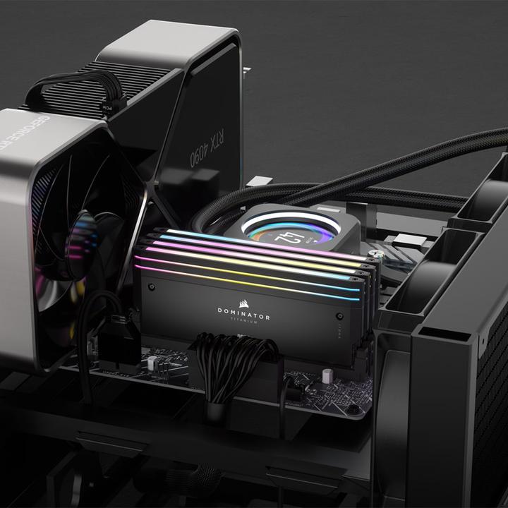 Actual product image Corsair DDR5, 6400MT/s 32GB 2x16GB DIMM, Unbuffered, 32-40-40-84, Std PMIC, XMP 3.0, DOMINATOR TITANIUM Blac (2 x 16GB, 6400 MHz, DDR5 RAM, DIMM)