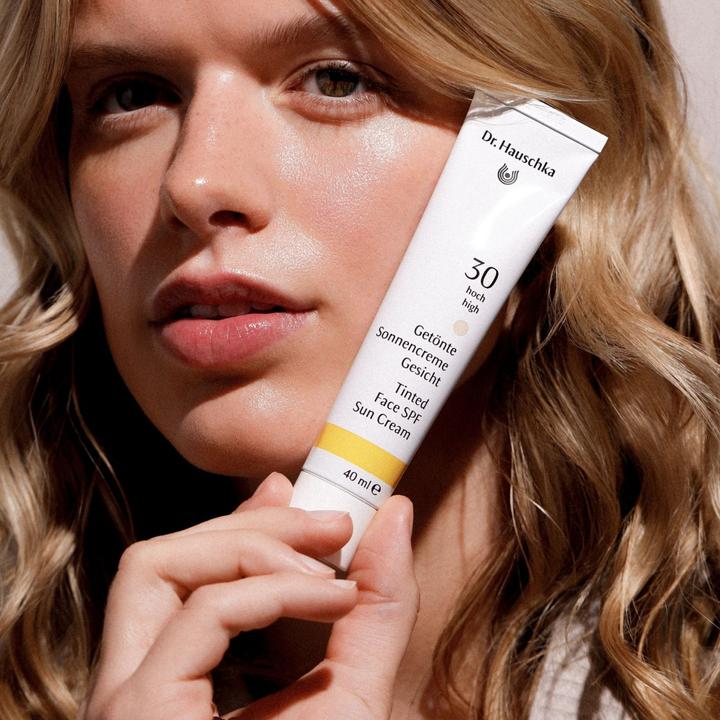 Actual product image Dr. Hauschka tinted facial sunscreen SPF30 cream (Sun cream face, SPF 30, 40 ml, 64 g)