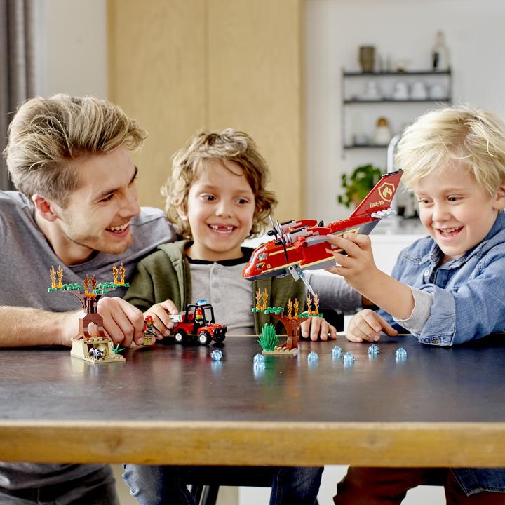 Produktbild LEGO Löschflugzeug der Feuerwehr (60217, LEGO City)