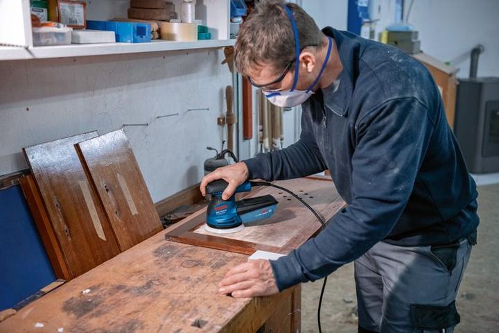 Actual product image Bosch Professional Random orbital sander GEX 125-1 AE, with 3 x sanding sheet C470, in carry case (Eccentric grinder, 250 W)