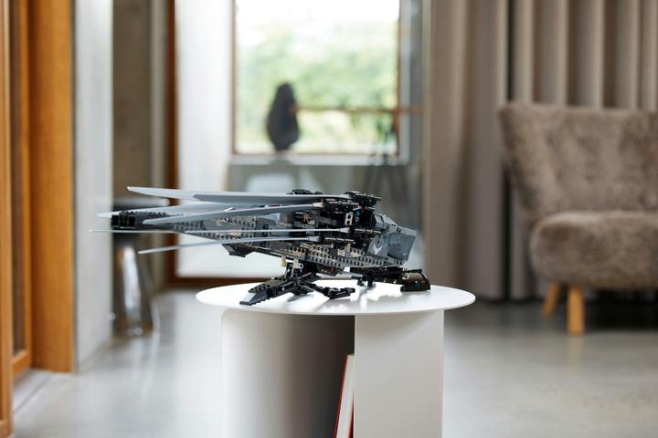 Actual product image LEGO Dune Atreides Royal Ornithopter (10327, LEGO Icons)