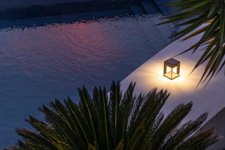 Image du produit Les Jardins Teckalu Lampe de table solaire 300 lumens (300 lm)