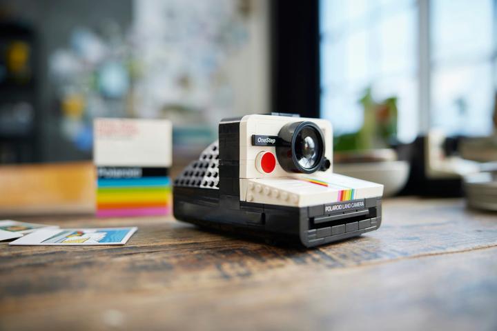 Produktbild LEGO Polaroid OneStep SX-70 Sofortbildkamera (21345, LEGO Ideas)