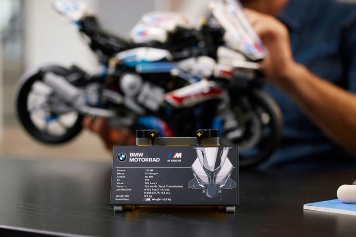 Produktbild LEGO BMW M 1000 RR (42130, LEGO Technic)