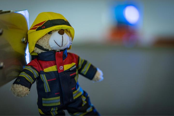 Actual product image Simba Fire brigade plush bear (13 cm)