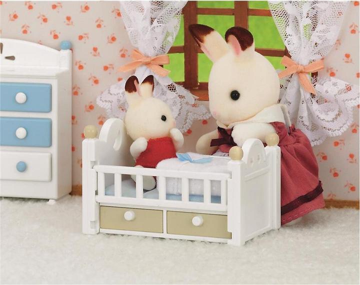 Produktbild Sylvanian Families Schokoladenhasen Baby mit Babybett
