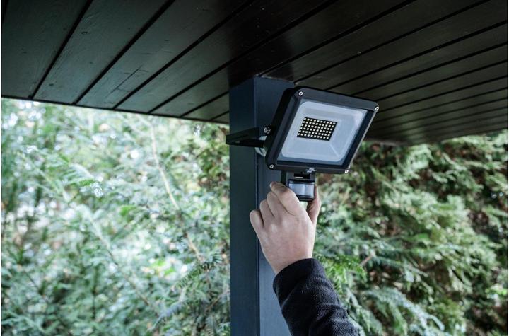 Actual product image Brennenstuhl Jaro 4060 P (3450 lm)