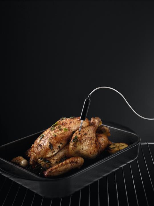 Actual product image AEG E-oven with pyrolysis BPE546360M
