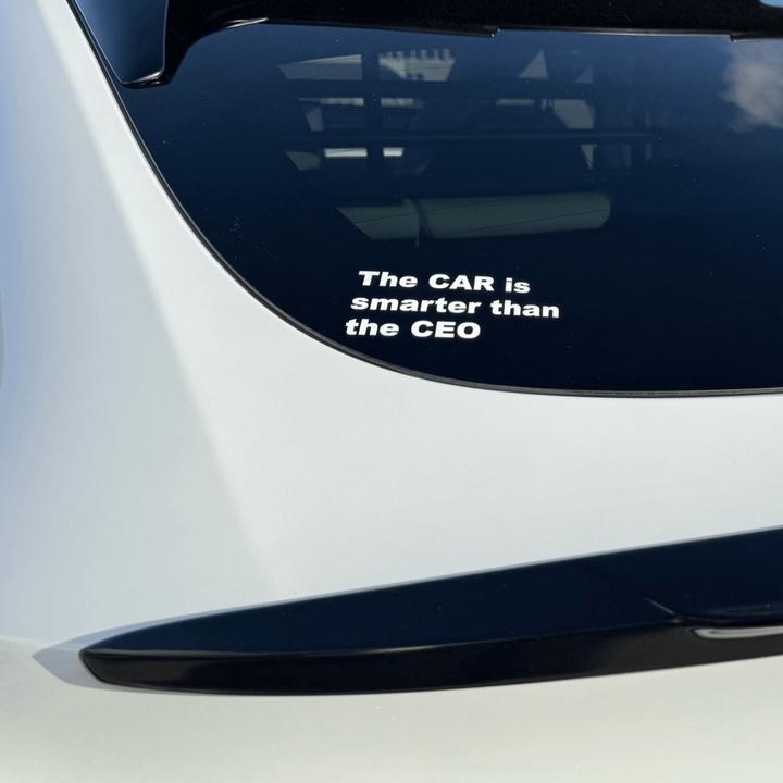 Produktbild Vds Tesla Autoaufkleber "The car is smarter than the CEO"