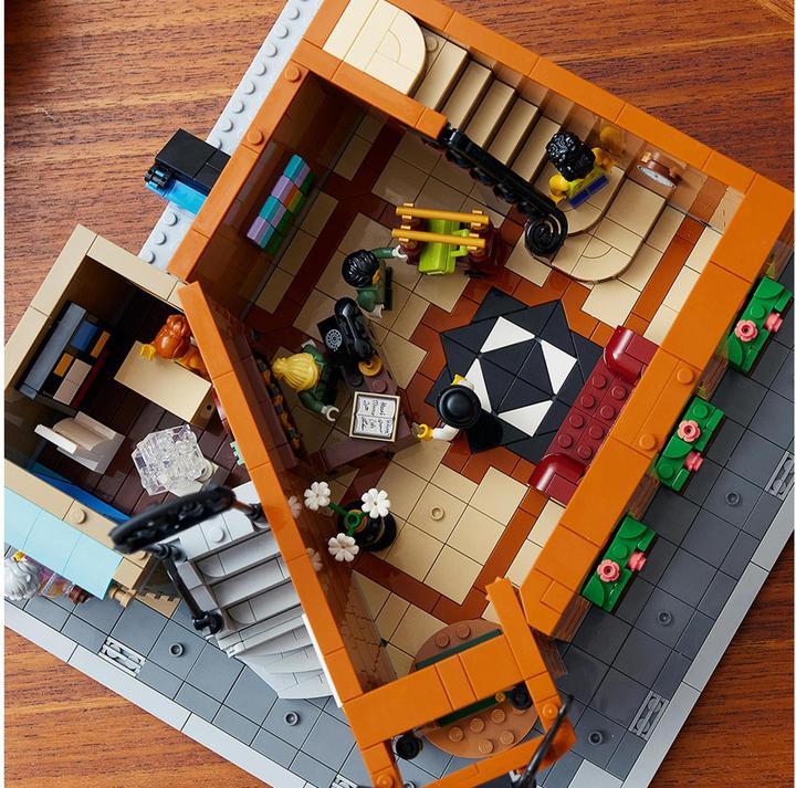 Actual product image LEGO Boutique- Hotel (10297, LEGO Rare Sets)