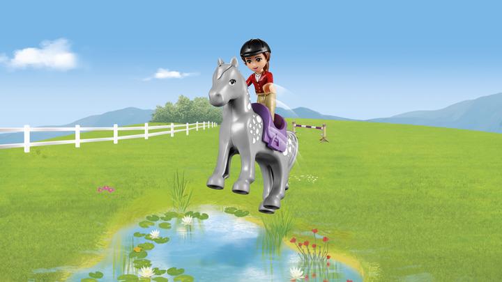 Actual product image LEGO Friends horse trailer and vet (41125, LEGO Friends)