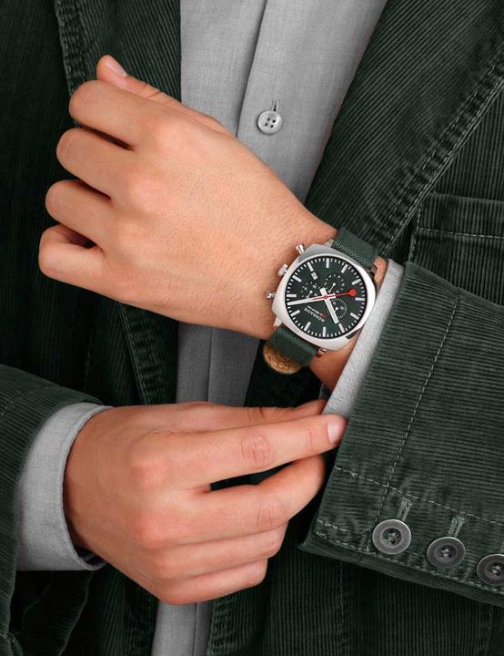 Image du produit Mondaine Grand Cushion (Montre avec pierre précieuse, 41 mm)