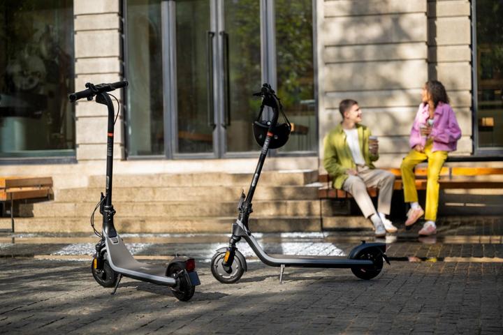 Produktbild Segway-Ninebot E2 D II (20 km/h, 25 km, 250 W)