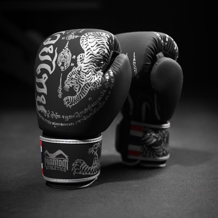 Actual product image Phantom Athletics Boxing gloves Muay Thai - Limited Silver Edition (12 OZ, One size)