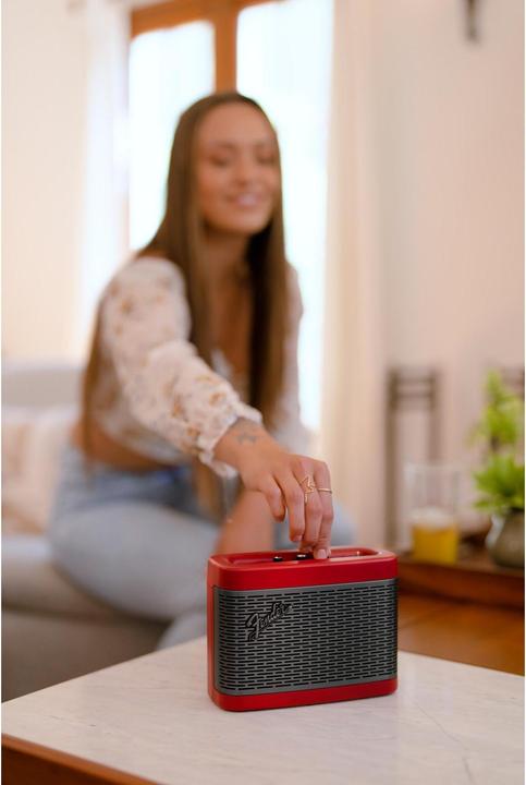 Actual product image Fender NewPort2 (12 h, Rechargeable battery operated, Electrical connection)