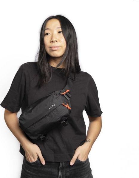 Actual product image Moment Fanny Sling 2L Black Ripstop