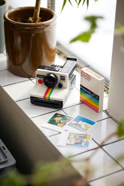Produktbild LEGO Polaroid OneStep SX-70 Sofortbildkamera (21345, LEGO Ideas)