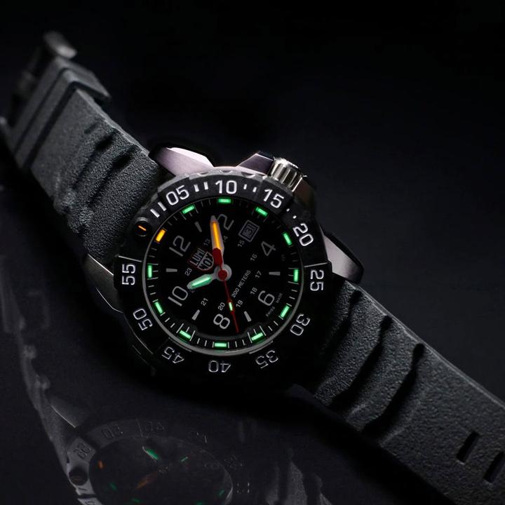 Actual product image Luminox Navy Seal Steel 3250 Series (Diving watch, 45 mm)