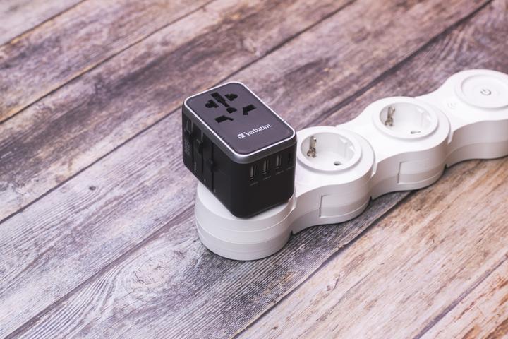 Produktbild Verbatim Universal Travel Adapter