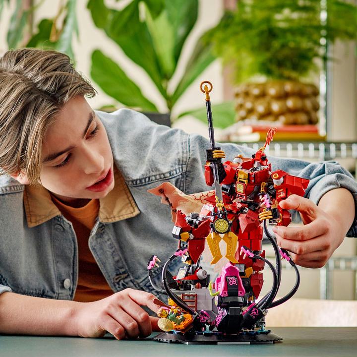 Actual product image LEGO 71846 Der Feuerritter-Mech (71846, LEGO Ninjago)