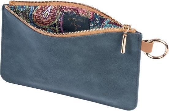 Produktbild Artebene MAJOIE Kosmetiktasche soft blau – Vegane Leder-Tasche mit Karabinerhaken