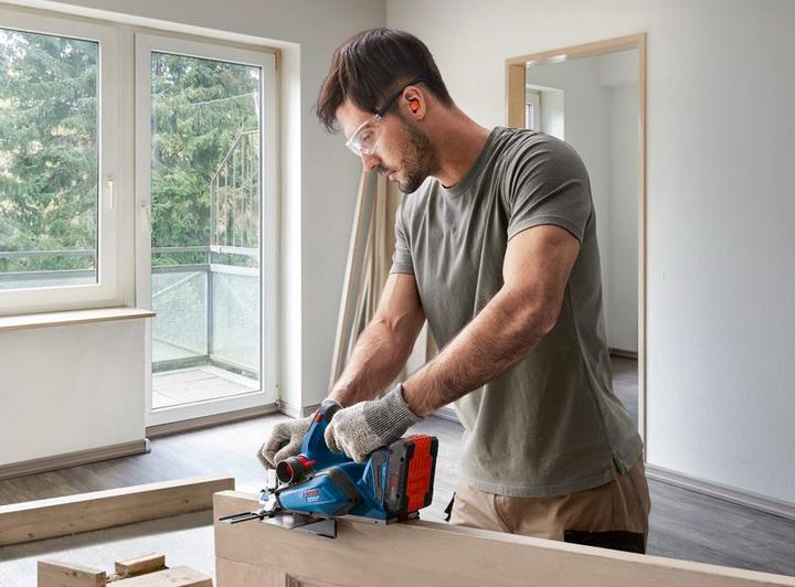 Image du produit Bosch Professional Rabot sans fil GHO 18V-26, dans son carton