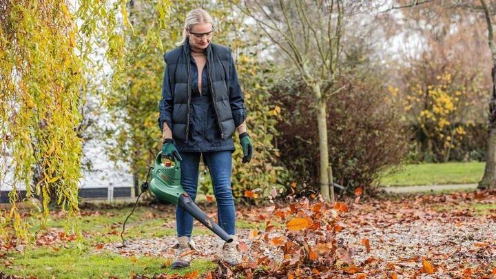 Actual product image Bosch Home & Garden UniversalGardenTidy 2300 garden vacuum cleaner (Electrical connection, Leaf vacuums, Leaf blower, Vacuum cleaners & blowers)