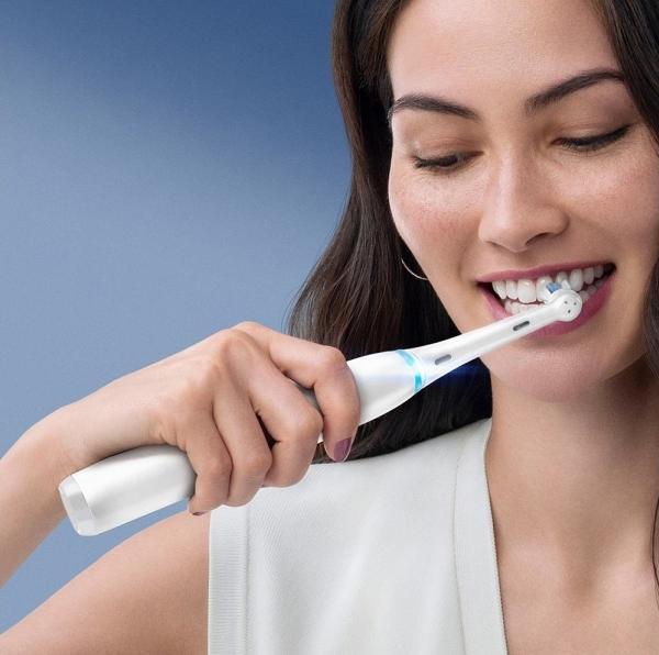 Actual product image Oral-B iO Series 8 (Oscillating toothbrush)