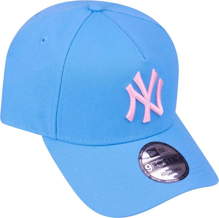 Actual product image New Era 9Forty Snapback Trucker Cap - New York Yankees sky