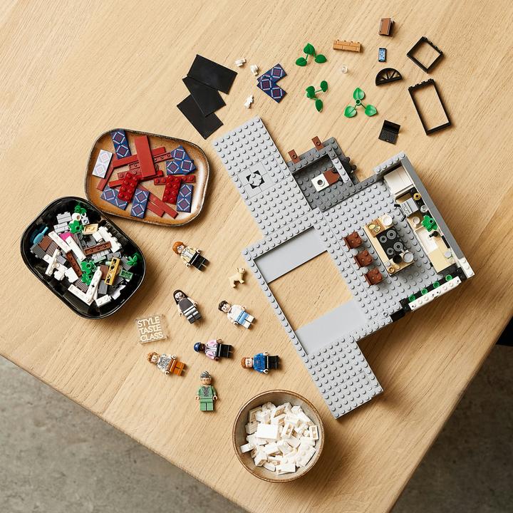 Actual product image LEGO Qeer Eye- The Loft of the Fab 5 (10291, LEGO Creator Expert, LEGO Rare Sets)