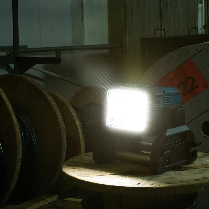 Actual product image Makita LED construction spotlight (3000 lm)